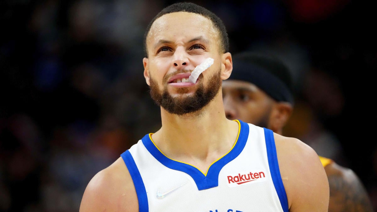 Stephen Curry's in a shooting slump, but he can still turn a bad game into a great one at warp speed