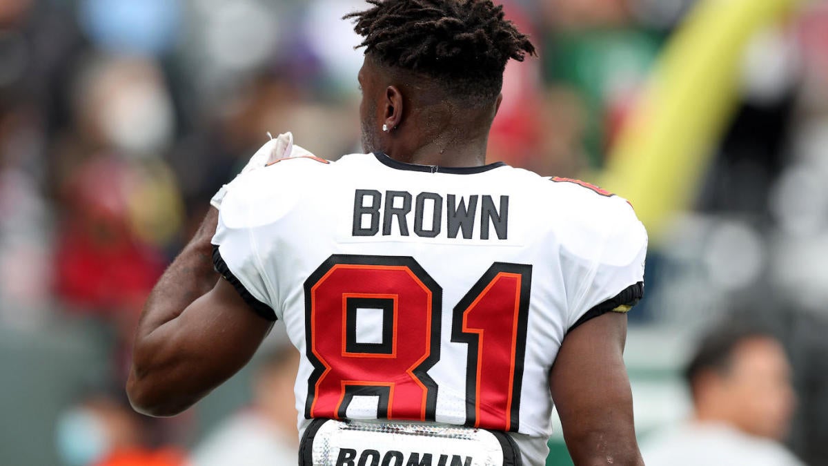 Antonio Brown tweets about Bucs elimination with photo from shirtless  incident against Jets - DraftKings Network