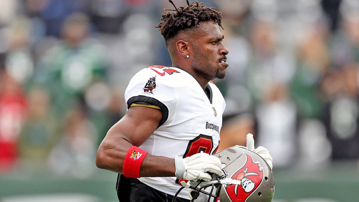 Antonio Brown Faces a $750,000 Test of His Loyalty to Tom Brady and the  Buccaneers