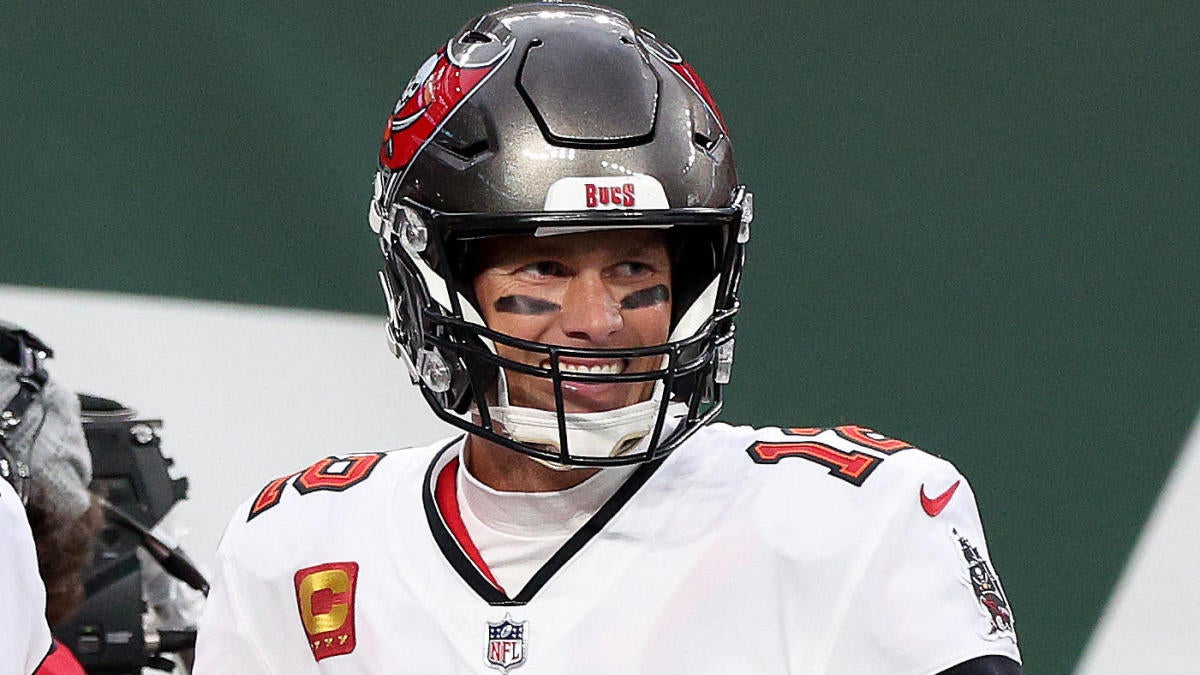 Buccaneers' Tom Brady Ties Dan Marino For This NFL Record