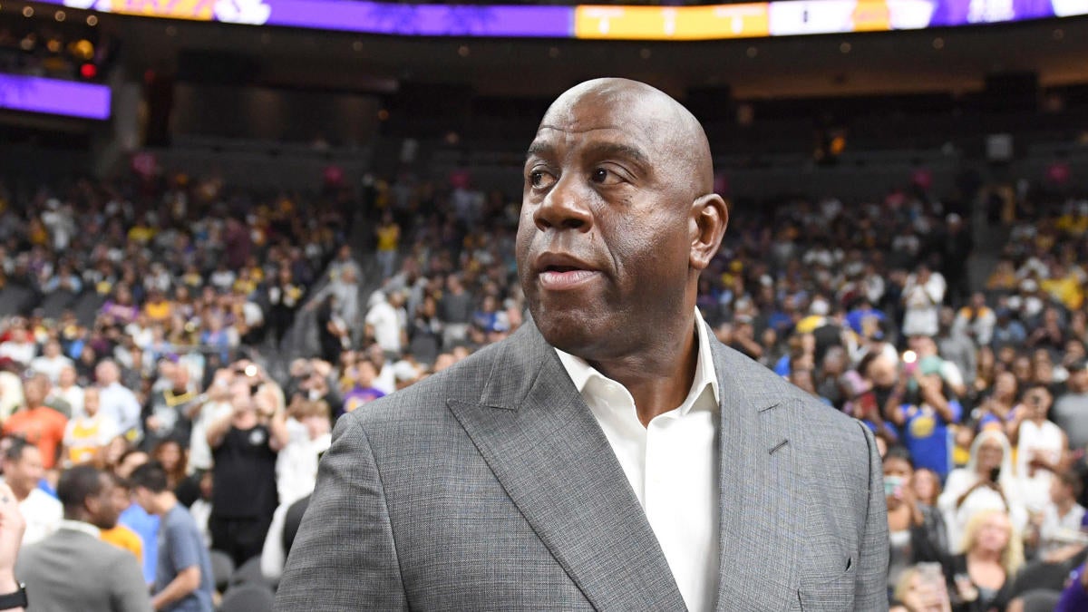 Magic Johnson merobek Lakers setelah kekalahan buruk karena ‘kurangnya usaha dan tidak ada rasa urgensi,’ kata penggemar pantas mendapatkan lebih