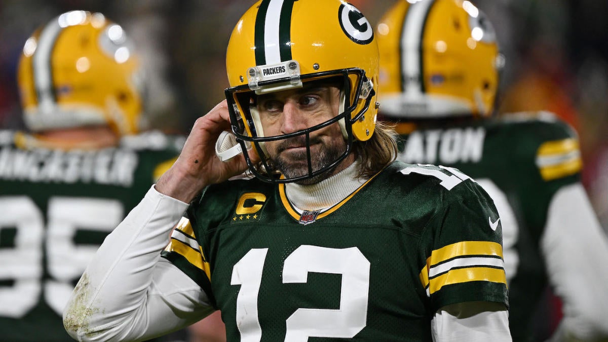 Aaron Rodgers gets taunted by college kid during charity football