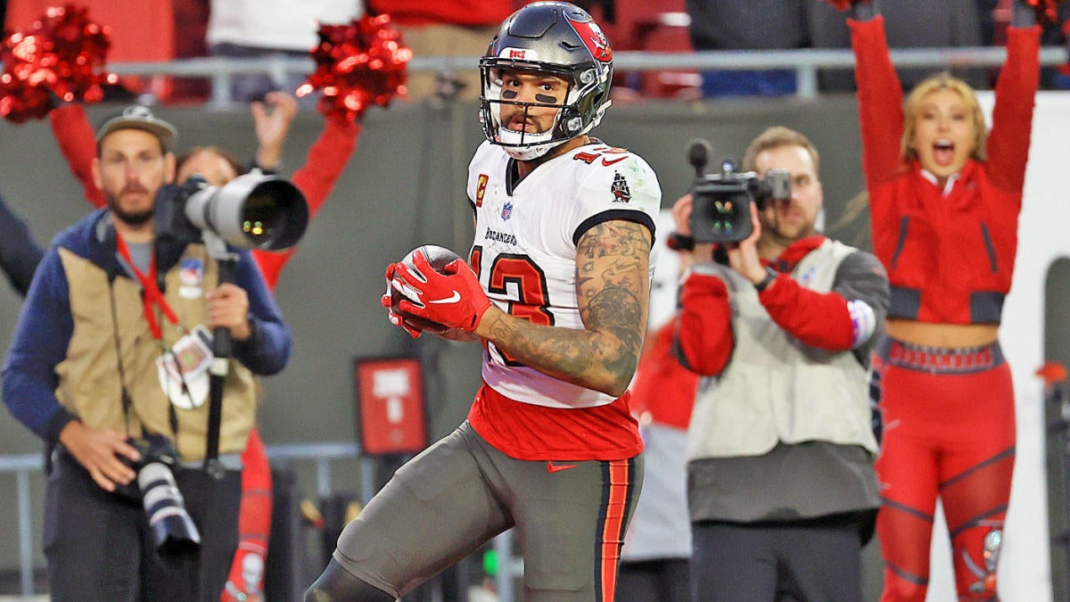 Tom Brady and Mike Evans help Buccaneers punch ticket to playoffs