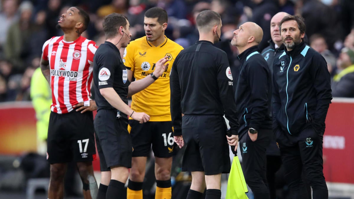 Drone interrupts Premier League game between Wolverhampton and Brentford, causes 15-minute delay