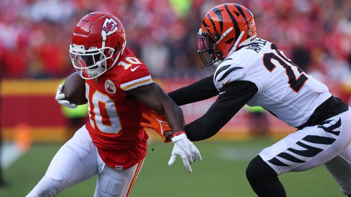 Tyreek Hill excited to 'embarrass' Eli Apple as they squash beef