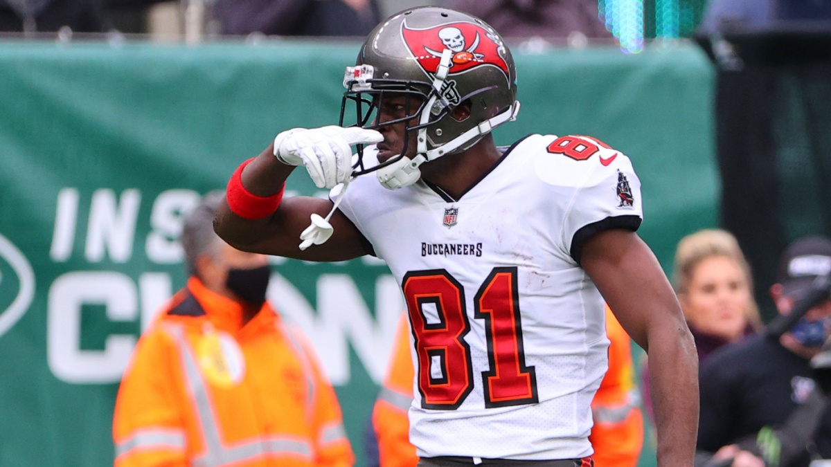 Antonio Brown is no longer a part of the Tampa Bay Buccaneers