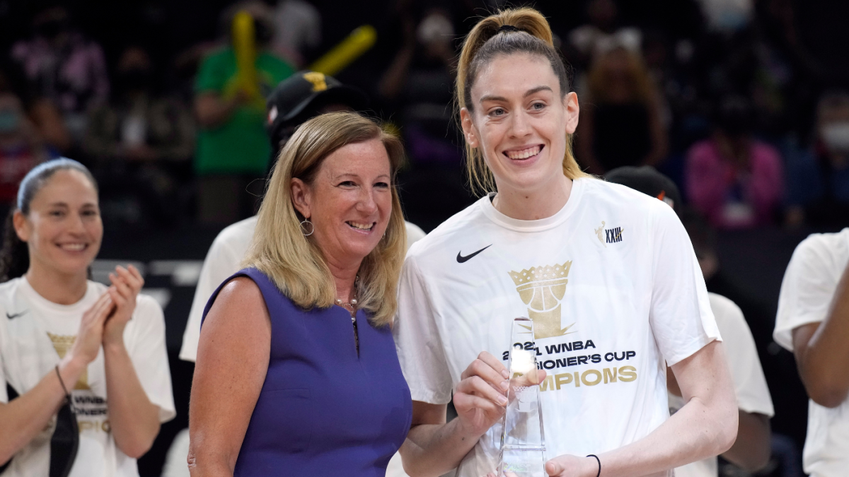 Storm star Breanna Stewart agrees to one-year deal to return to Seattle, per report thumbnail