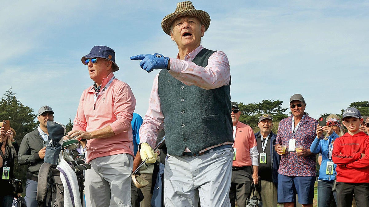 WATCH: Bill Murray hits no-look putt, tosses club to side in