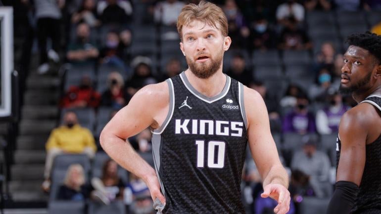 Domantas Sabonis shows why Kings traded for him in debut, plays key ...