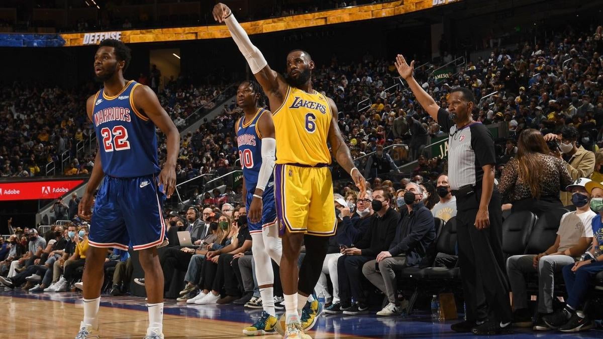 Lakers’ LeBron James passes Kareem Abdul-Jabbar for most points in regular season and playoffs combined