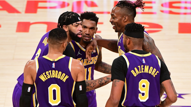 lakers-huddle.png