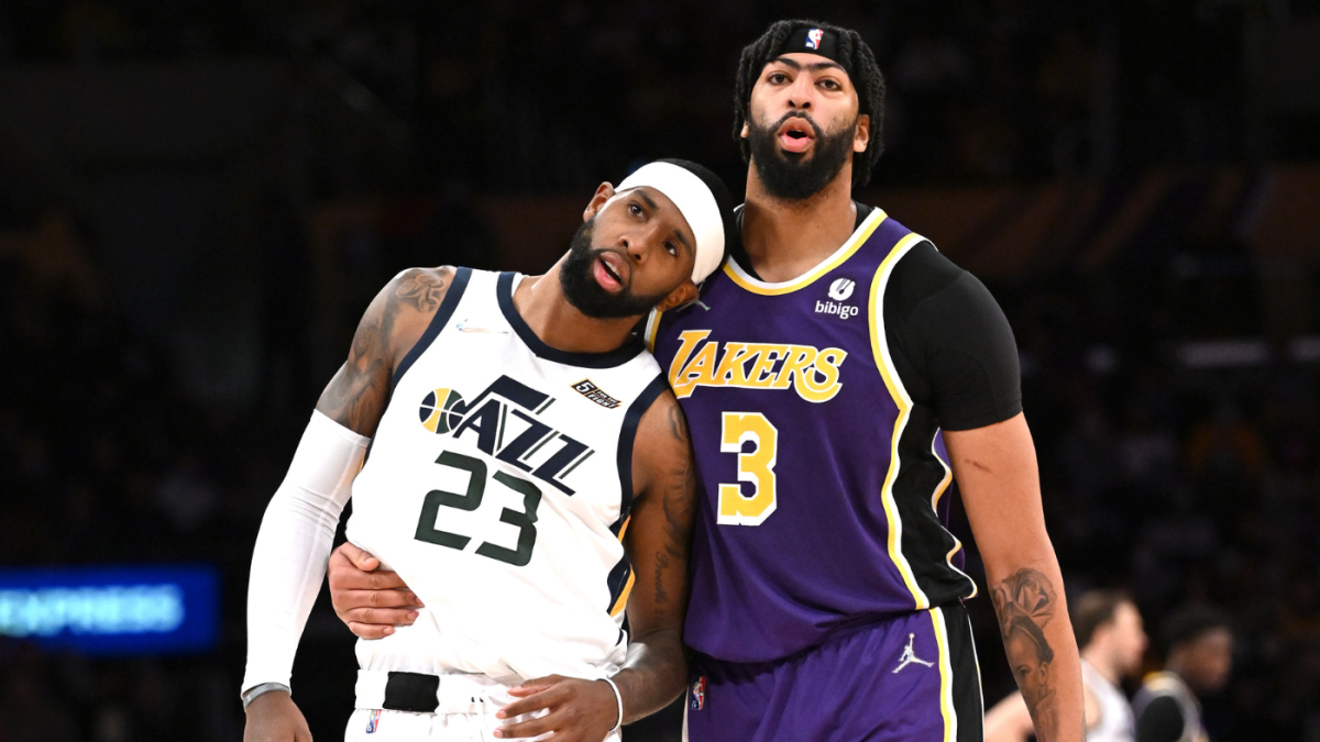 Anthony Davis injury update: Lakers star leaves game vs. Jazz with sprained right ankle