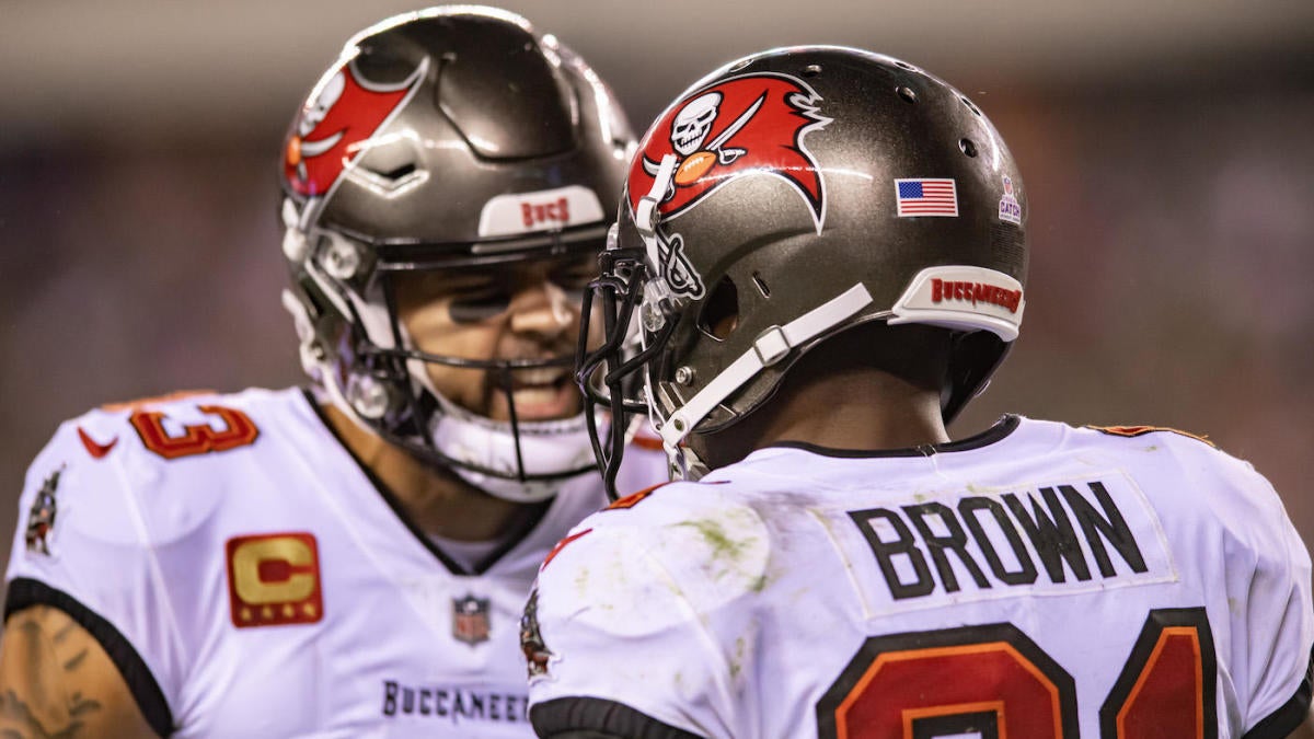 Mike Evans revisits Antonio Brown's final moments with the