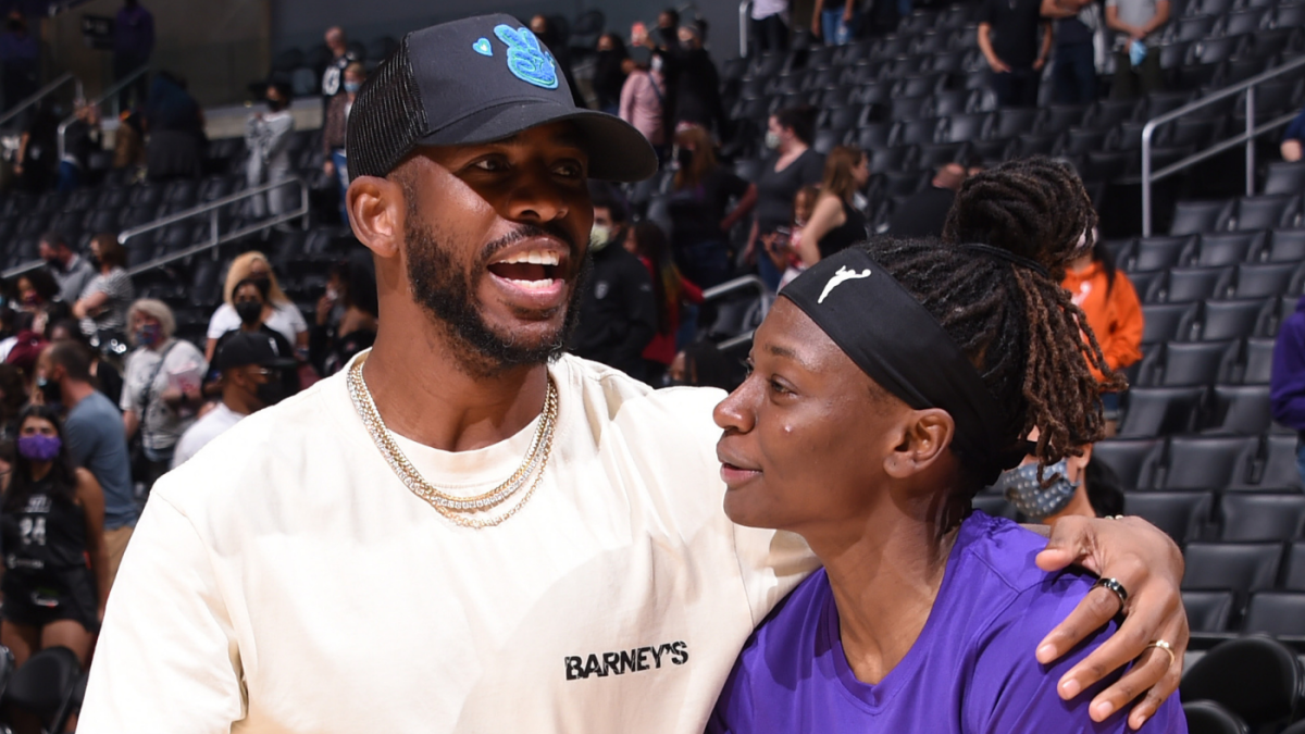 Chris Paul with his son wife and daughter at a WNBA game - Clippers News  Surge NBA Gallery - Los Angeles Clippers Pictures & Photos