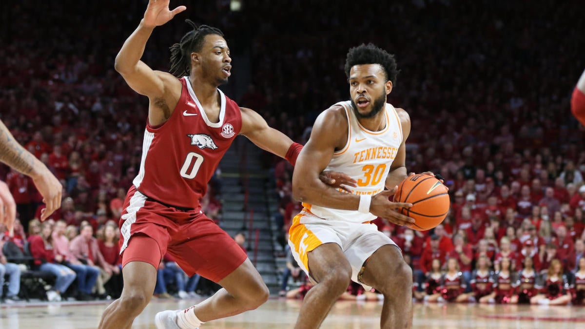 Tennessee vs. Arkansas prediction, odds 2022 college basketball picks