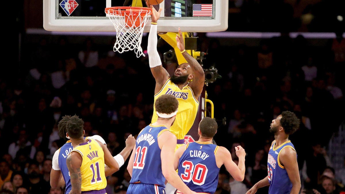 Lakers’ LeBron James can still work miracles but it helps when he’s playing against a porous Warriors defense – CBS Sports