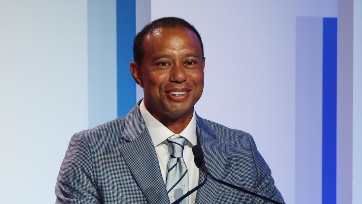 Tiger Woods menjadi emosional saat putri mencuri pertunjukan di induksi World Golf Hall of Fame yang bersejarah