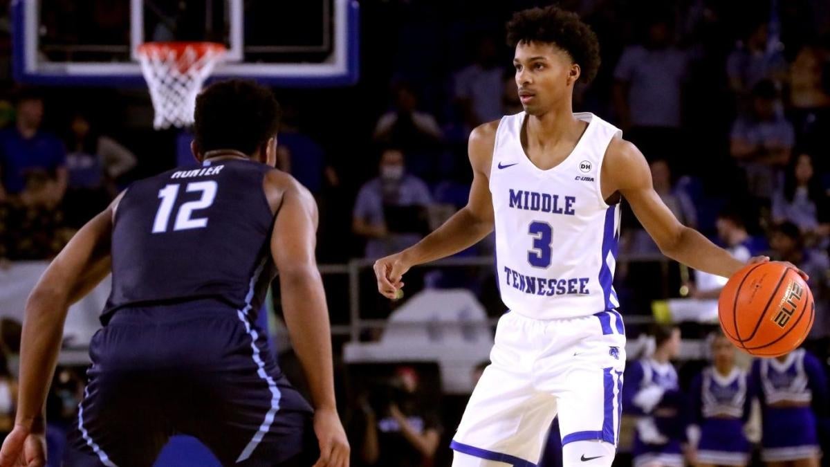 UNC Wilmington vs. MTSU odds, line, spread: 2022 CBI picks, best bets ...