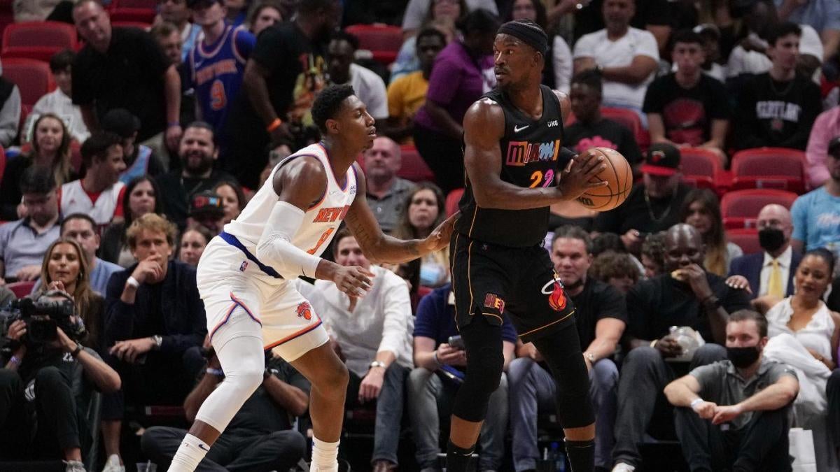Heat drop game ketiga berturut-turut setelah membuang keunggulan 17 poin saat kalah dari Knicks;  unggulan teratas di Timur untuk diperebutkan