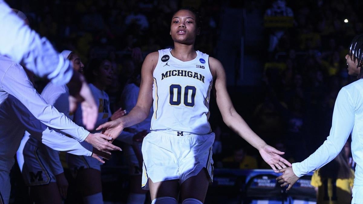 Prediksi Michigan vs. Louisville, peluang: Pilihan ahli NCAA Tournament Elite Eight 2022 Wanita, taruhan terbaik