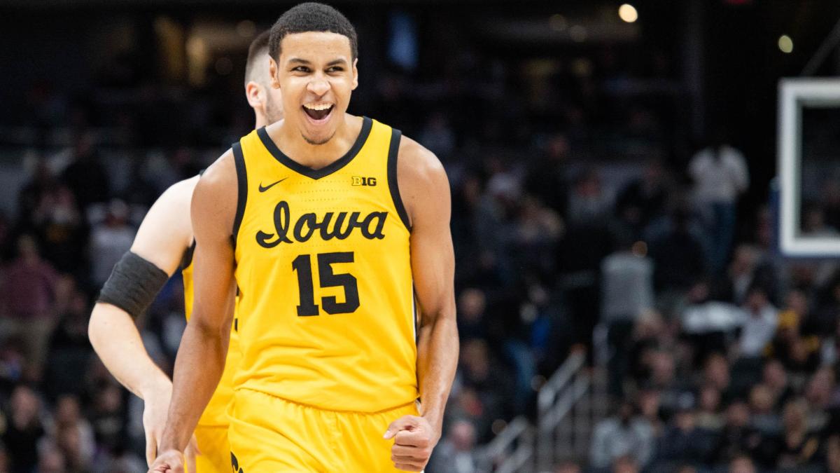 2022 NBA Draft: Iowa star Keegan Murray declares he is turning pro after  breakout sophomore season - CBSSports.com