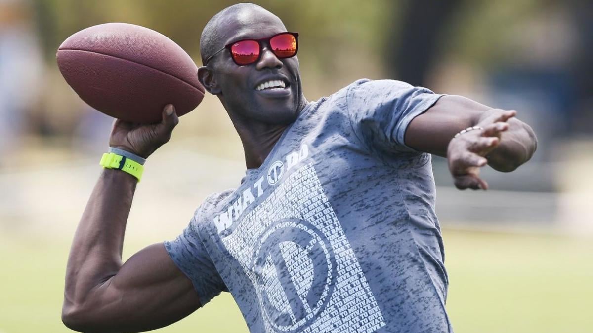 Terrell Owens Gets First Win in Fan Controlled Football – LX