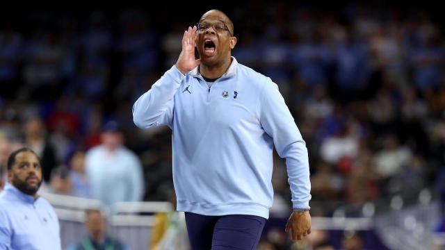 WATCH: UNC coach Hubert Davis gets fired up in NCAA championship game  sideline interview 