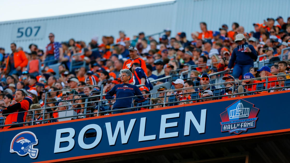 Pewaris Walmart, Rob Walton, diperkirakan akan mengajukan tawaran senilai  miliar untuk Denver Broncos, per laporan