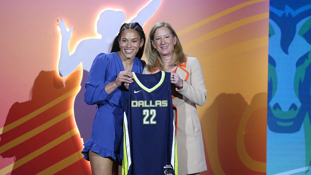 2022 WNBA Draft: Tom Brady calls Veronica Burton moments after being selected in first round