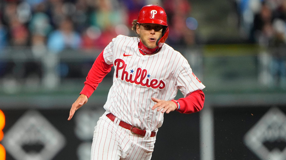 From goat to hero: Alec Bohm helps Phillies rally for win over Mets,  apologizes for F-bomb after horrific night in the field 