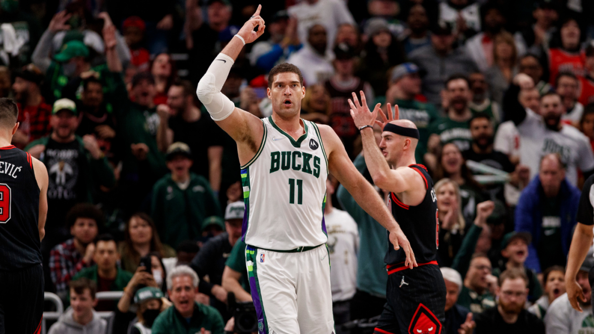 Bucks vs. Bulls: ‘Amazing’ Brook Lopez steps up in fourth quarter to lead Milwaukee to ugly Game 1 win – CBS Sports