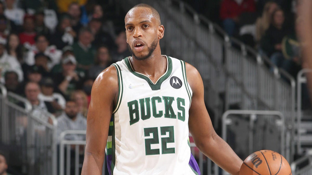 Khris Middleton injury update: Bucks star out for rest of first-round vs. Bulls with MCL sprain – CBS Sports