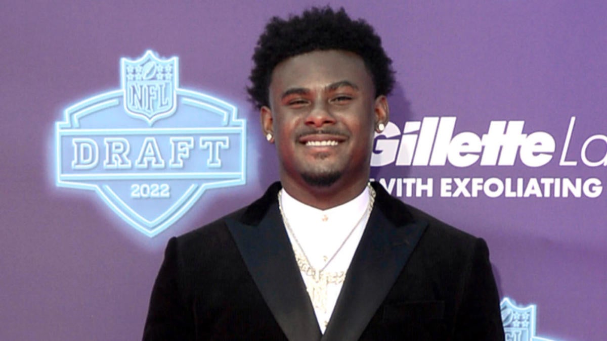 WATCH: Top NFL draft prospect Malik Willis with random act of kindness