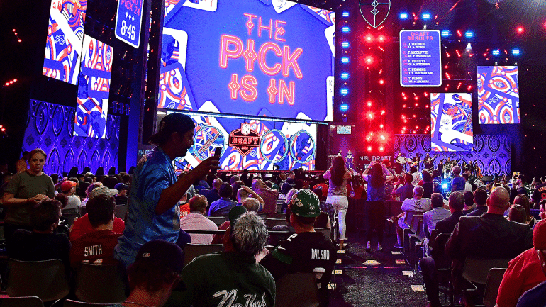 usatsi-18171364-2022-nfl-draft-pick-is-in-round-1-1400.gif
