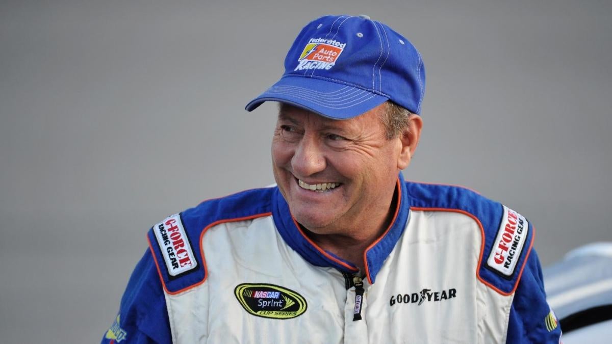 Schrader races into legendary status at Las Vegas Motor Speedway