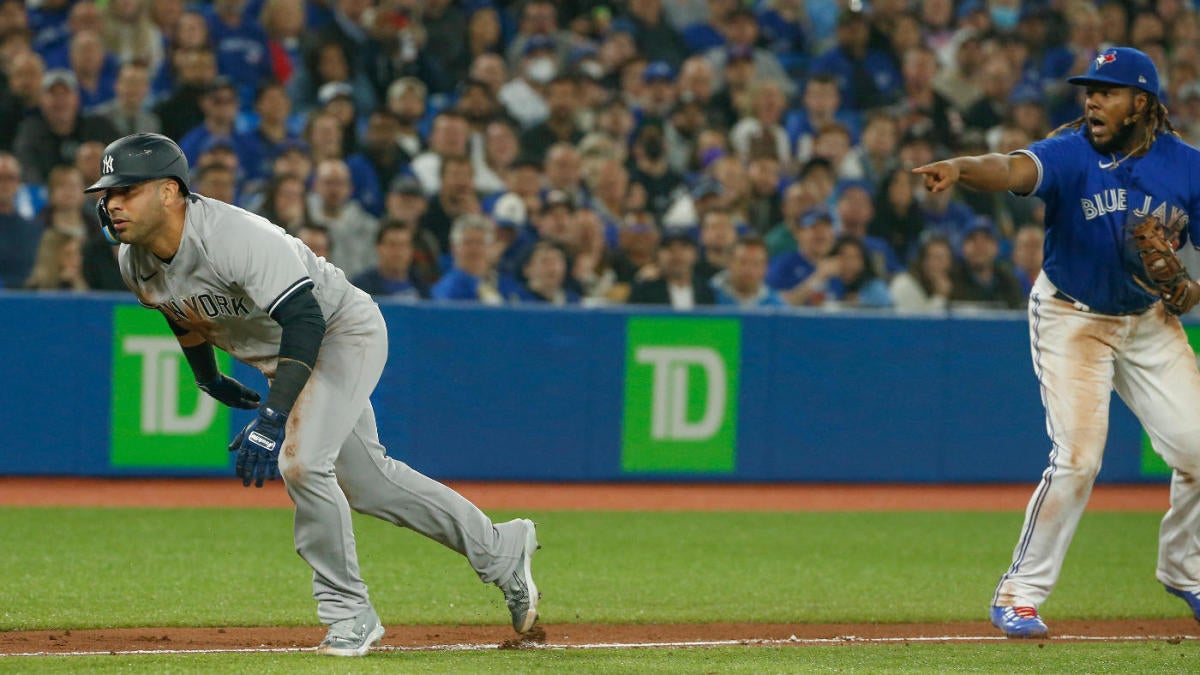 Llamada controvertida ayuda a los Yankees a vencer a los Azulejos, extiende la racha ganadora más larga de la MLB a 11 juegos
