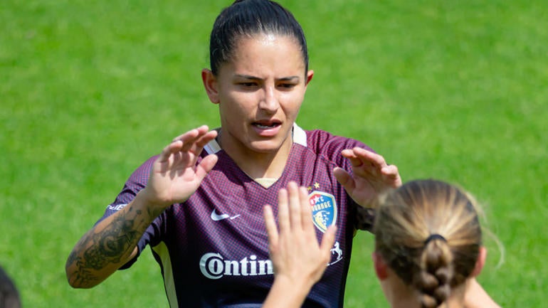 NWSL menunjuk bintang North Carolina Courage Debinha sebagai MVP Piala Tantangan 2022 NWSL menunjuk bintang North Carolina Courage Debinha sebagai MVP Piala Tantangan 2022