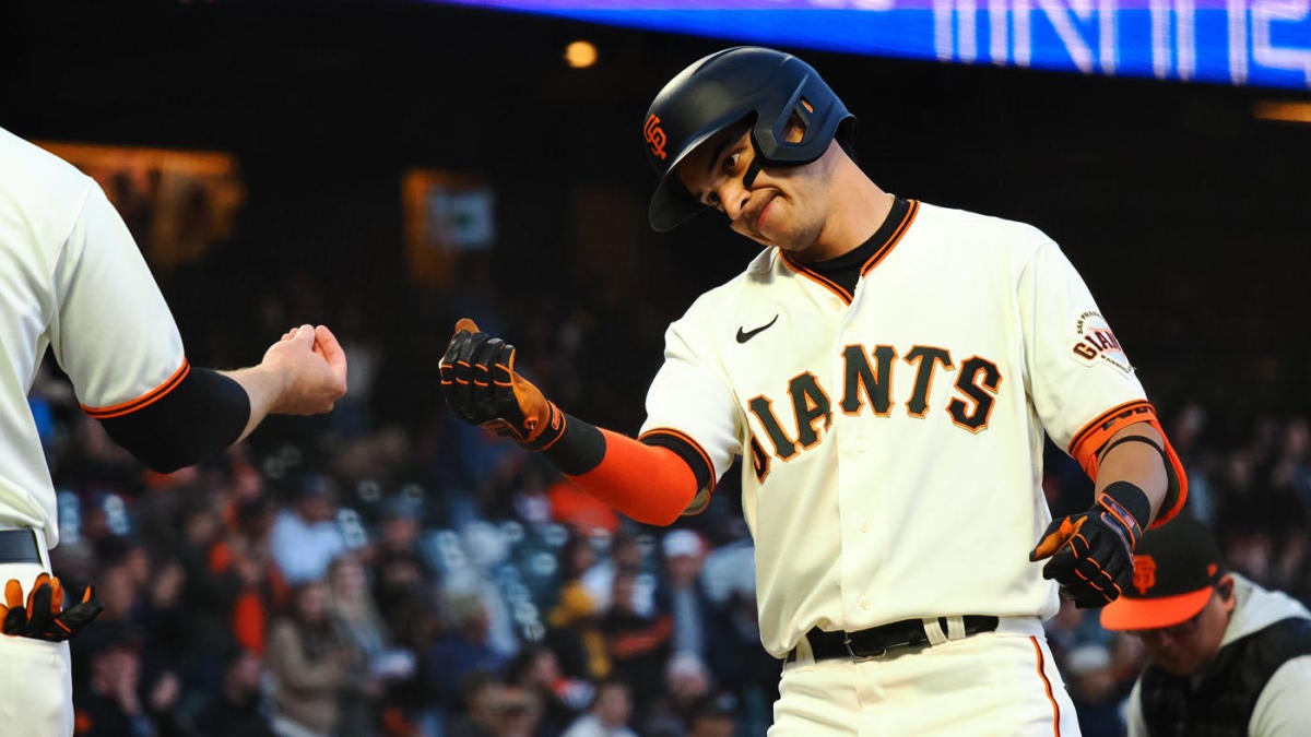 Giants trade utility player Mauricio Dubón to Astros in exchange for  catcher Miguel Papierski 