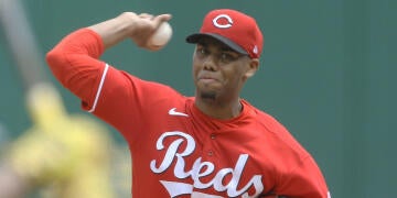 usatsi-18277049-hunter-greene-reds-2022-1st-1400.jpg