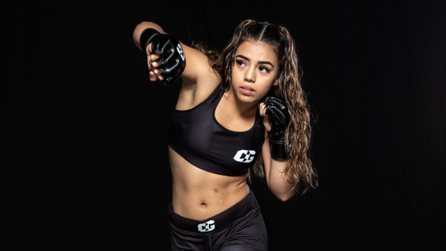 Woman who tapped out a male opponent as a teenager set to make pro debut for Combate Global image image