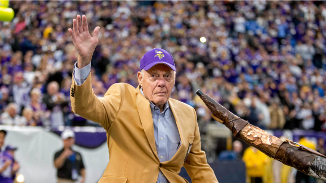 Bud Grant, legendary Vikings head coach and Hall of Famer, dies at 95 