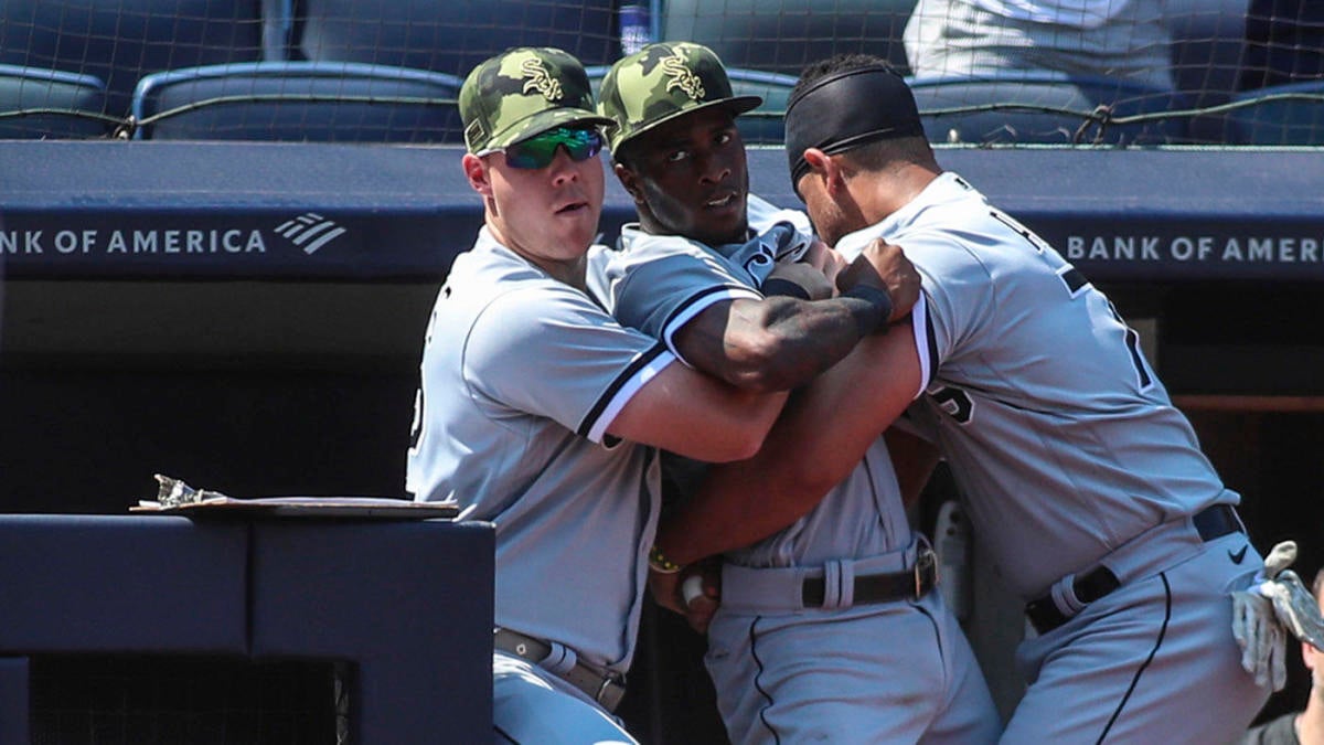 White Sox shortstop Tim Anderson was slapped by teammate Yasmani