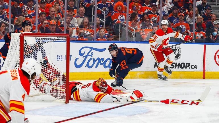 Playoff NHL 2022 : Jacob Markstrom dari Flames, Mike Smith dari Oilers memberikan gol yang meragukan di Game 4
