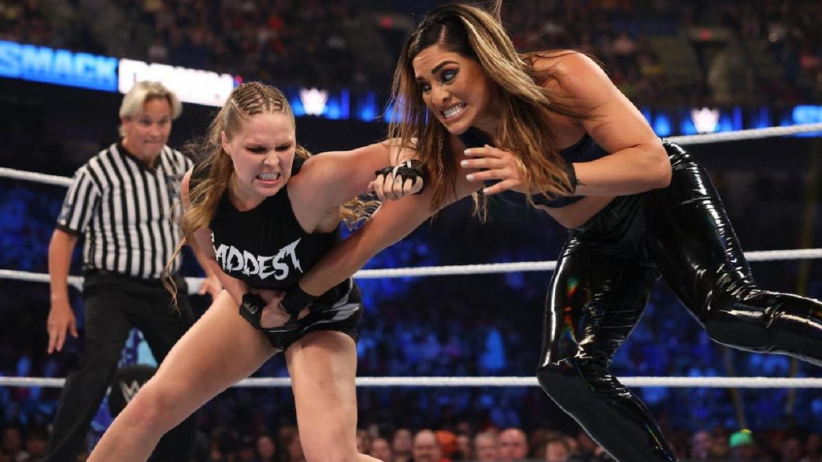 Hasil SmackDown WWE: Rekap Langsung, Skor Ronda Rousey vs. Raquel Rodriguez, Mitra Hari Baru yang Misterius