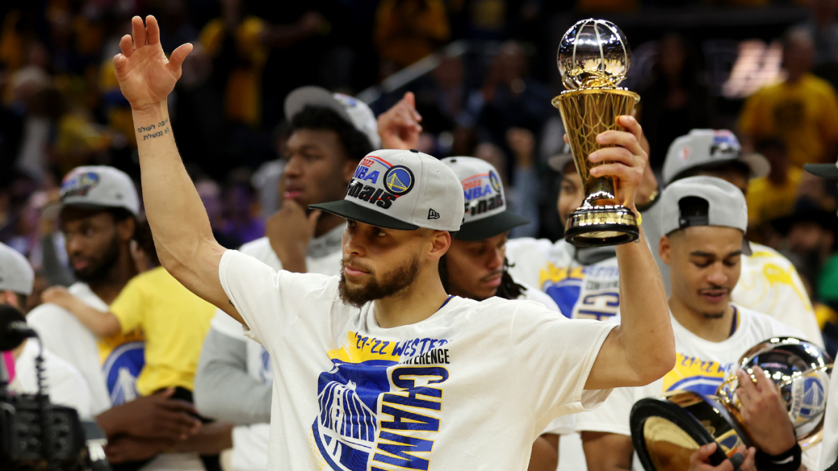 Stephen Curry memenangkan penghargaan pertama dari Magic Johnson Western Conference Finals MVP