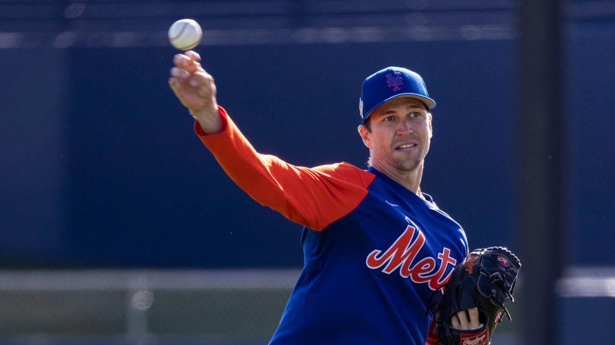 Jacob deGrom, oft-injured Rangers ace, to have season-ending right elbow  surgery – KGET 17