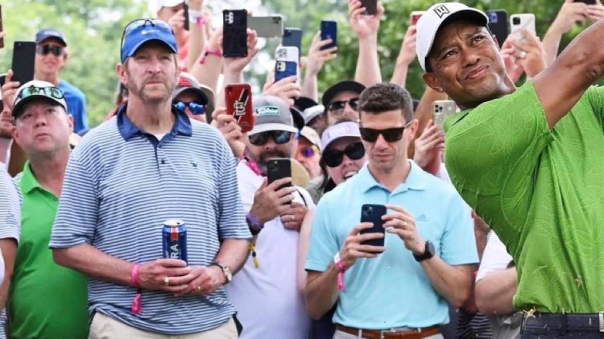 LOOK: PGA Championship fan signs Michelob Ultra deal after screenshot with Tiger Woods goes viral