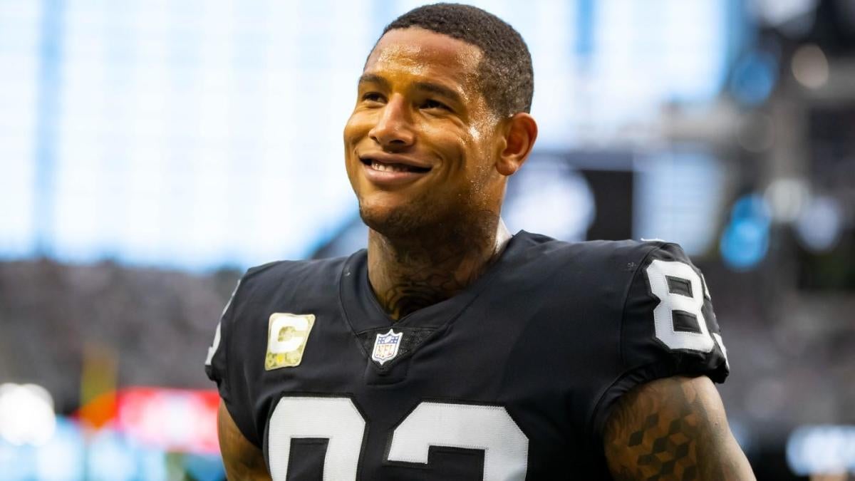 Darren Waller, Hunter Renfrow officially returning for Raiders against  Patriots - Las Vegas Sun News