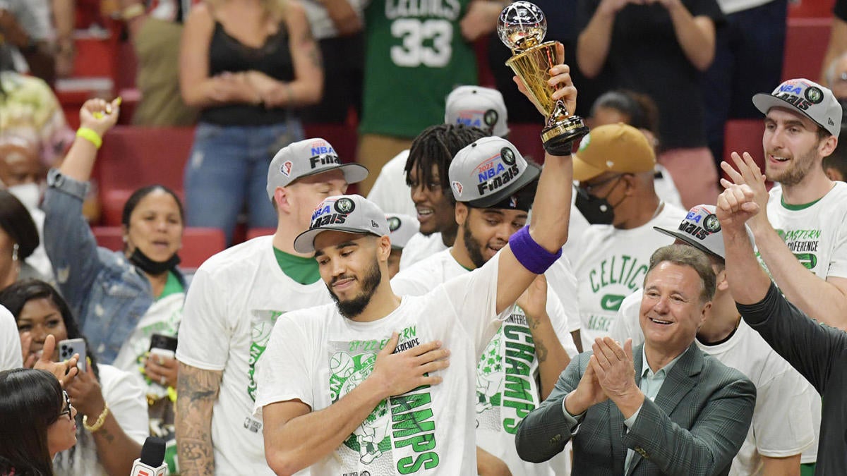 Jayson Tatum holding up the first ever Larry Bird ECF MVP Trophy.