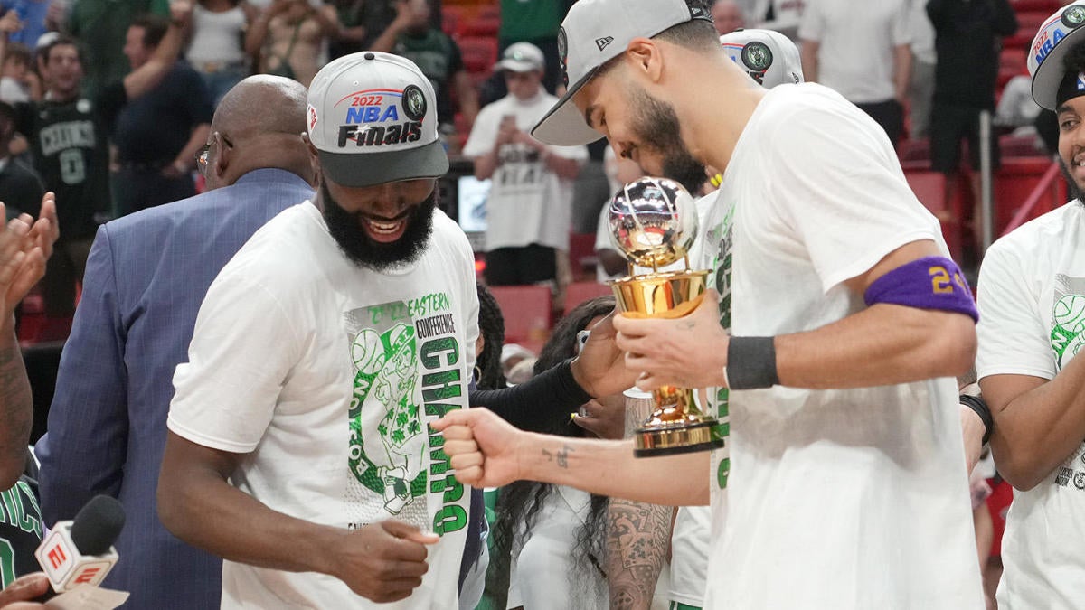 Jayson Tatum de los Celtics abraza a Jaylen Brown y se burla de los escépticos: «Dijeron que no podíamos jugar juntos»
